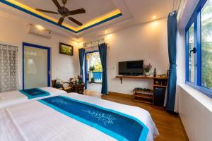 LOCAL BEACH FRONT VILLAS