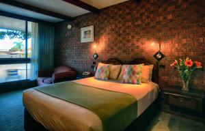 bell tower motor inn