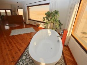 Desert Breeze Lodge