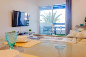 Apartment Pink Calm - Winter by the Sea