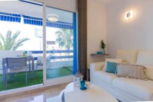 Apartment Pink Calm - Winter by the Sea