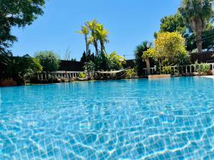 Villa con piscina gigante