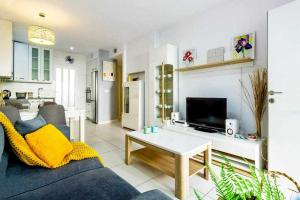 Apartment Pink Vistabella 1 - Winter by the sea