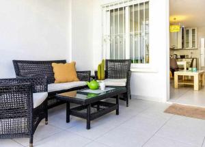 Apartment Pink Vistabella 1 - Winter by the sea