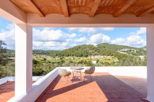 7 Bedroom Villa with Pool - 5mins walk to Cala Llonga Beach - Can Ramon