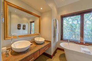 San Lameer Villa 5910 - 4 Bedroom Luxury - 8 pax - San Lameer Rental Agency