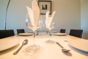 2167-Superb 2 bedrooms in luxury complex with pool