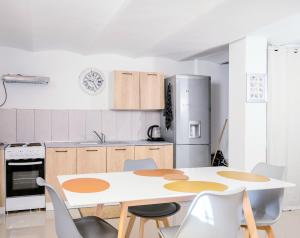 vélodrome F4 dans villa 5 lits parking et piscine partagee