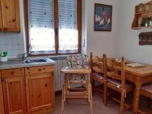 Grazioso bilocale Merlino, luminoso con vista Santuario, wifi