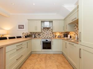 Modern 3 Bedroom with Garden in Reading - Pass the Keys