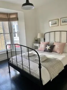 Tasteful apartment moments from the beach, Bunting by Whitstable-Holidays - 惠茨特布尔