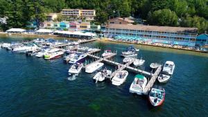 Inn View Queen – Spacious Room with Lake View room in NASWA Resort