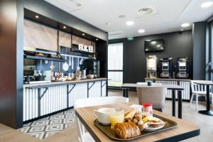 Hotels B&B HOTEL Lille Grand Stade : photos des chambres