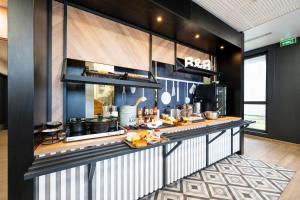 Hotels B&B HOTEL Lille Grand Stade : photos des chambres