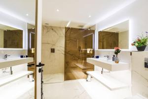 Appartements LE MAY AP4338 By Riviera Holiday Homes : photos des chambres