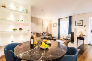 Appartements LE MAY AP4338 By Riviera Holiday Homes : photos des chambres