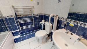 24 Strawberry Hill, Tolroy Manor