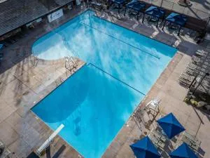 Villa 27 - 4 Bedroom Townhome! Pool and Hot Tub! - Bloomington