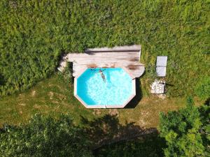 Maisons de vacances Chaleureuse maison de vacances avec piscine commune dans le Vercors dromois : photos des chambres