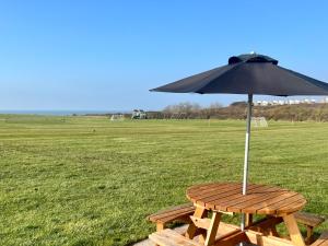 BAYVIEW self-catering coastal bungalow in rural West Wight