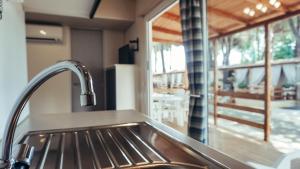 Chalet Grand Charme voor 4 personen op Camping River Village - JoyCasa