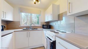 39 Strawberry Hill, Tolroy Manor