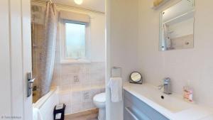 39 Strawberry Hill, Tolroy Manor