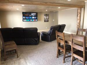 Balcony, Hot Tub Yellowstone