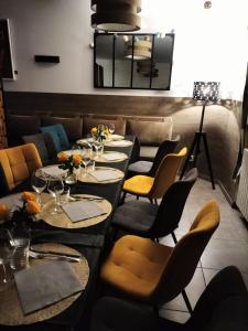 B&B / Chambres d'hotes HOTEL Le 6 3 Resto Home Petit Hotel de Charme : photos des chambres