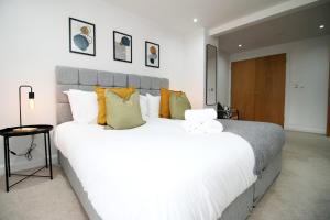 Stylish City Apt, Balcony Near Stadium & Station