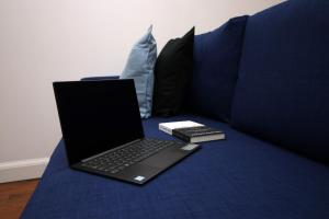 Stylish City Apt, Balcony Near Stadium & Station