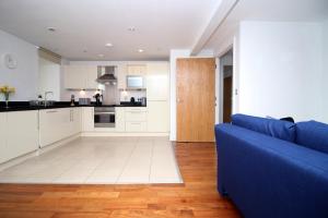 Stylish City Apt, Balcony Near Stadium & Station