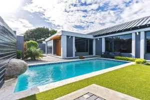 NEW Deluxe 5 BDR 4Bath Pool and BBQ! - Paradijs