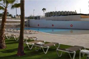 Blue 335 by CASAS COCODRILO