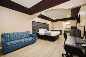 King Room with Kitchenette room in Sapphire Inn & Suites