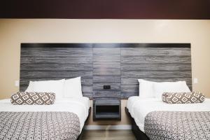 Queen Room with Two Queen Beds - Non-Smoking room in Sapphire Inn & Suites