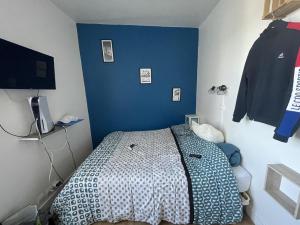 Appartements Meuble de Tourisme dans parc arbore 1000m2 - Sejour-la-Roche Eperon : photos des chambres