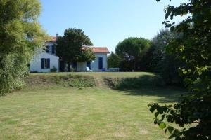 Maisons de vacances Maison de charme, ancienne gare renovee a Boyardville, St Georges d'Oleron, proche port et plage avec parking et jardin clos. : photos des chambres