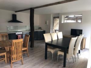 B&B / Chambres d'hotes La Varniere - B&B with communal kitchen : photos des chambres