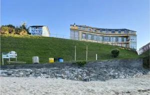 Nice Apartment In O Porto De Espasante - 比韦罗