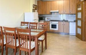 Nice Apartment In O Porto De Espasante