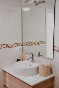 Casa Mahalo - Modern Apartment with Pool, Minutes from Spectacular Beaches