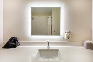 Standard King Room with Extra Space room in Holiday Inn Express Cleveland - Vermilion an IHG Hotel