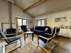 Holiday home with river view - Tohogne