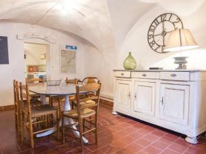 Maisons de vacances Charming cottage with stunning views in culture rich southern France : photos des chambres