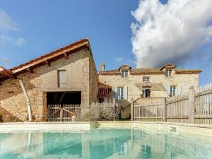 Maisons de vacances Vintage Holiday Home in Loubejac with a Private Pool : photos des chambres