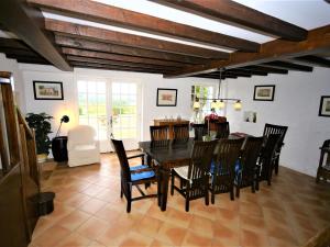 Maisons de vacances Vintage Holiday Home in Lusignac with Pool : photos des chambres