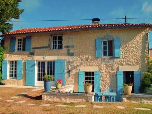 Maisons de vacances Vintage Holiday Home in Lusignac with Pool : photos des chambres