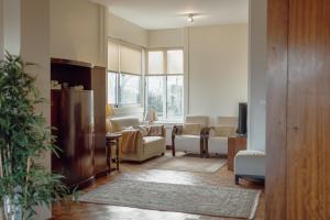 Grand Botanic Garden Apartment by Vacationy