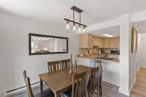 Mountainside Cozy Walk to Gondola Hot Tub Condo